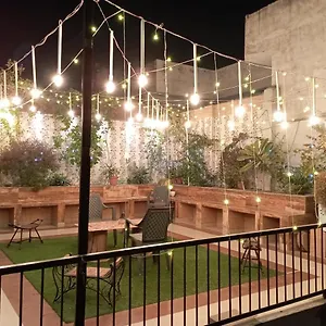 https://the-hideout-agra.agrahotelsindia.net