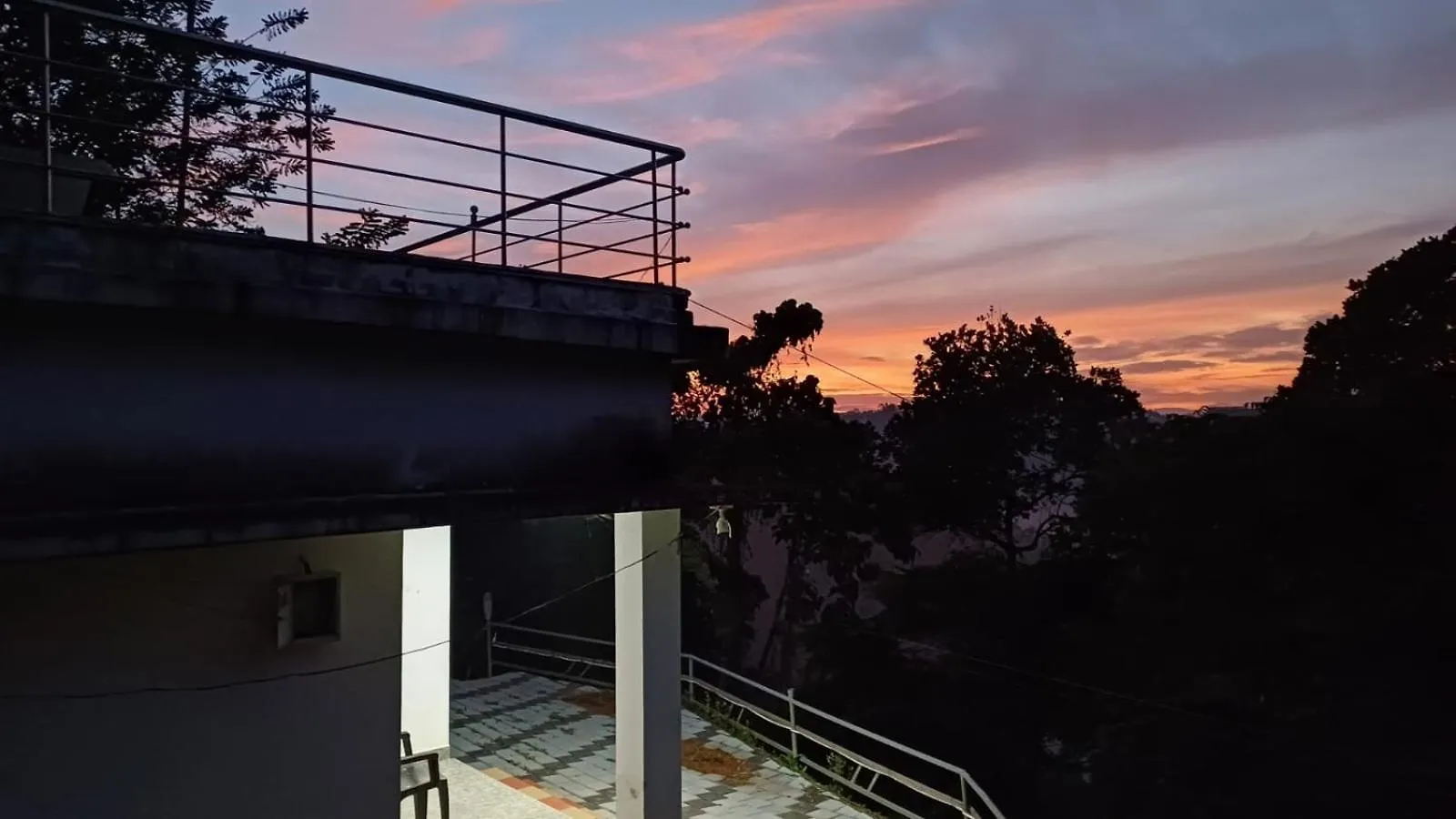 3R Residency Munnar Hostel India